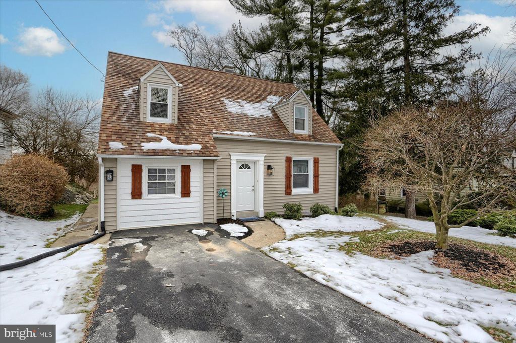 Photo of 406 Rosedale Avenue, Lancaster, PA 17603 (MLS # PALA2047250)