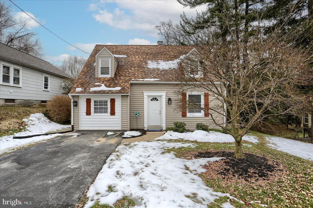 Photo of 406 Rosedale Avenue, Lancaster, PA 17603 (MLS # PALA2047250)