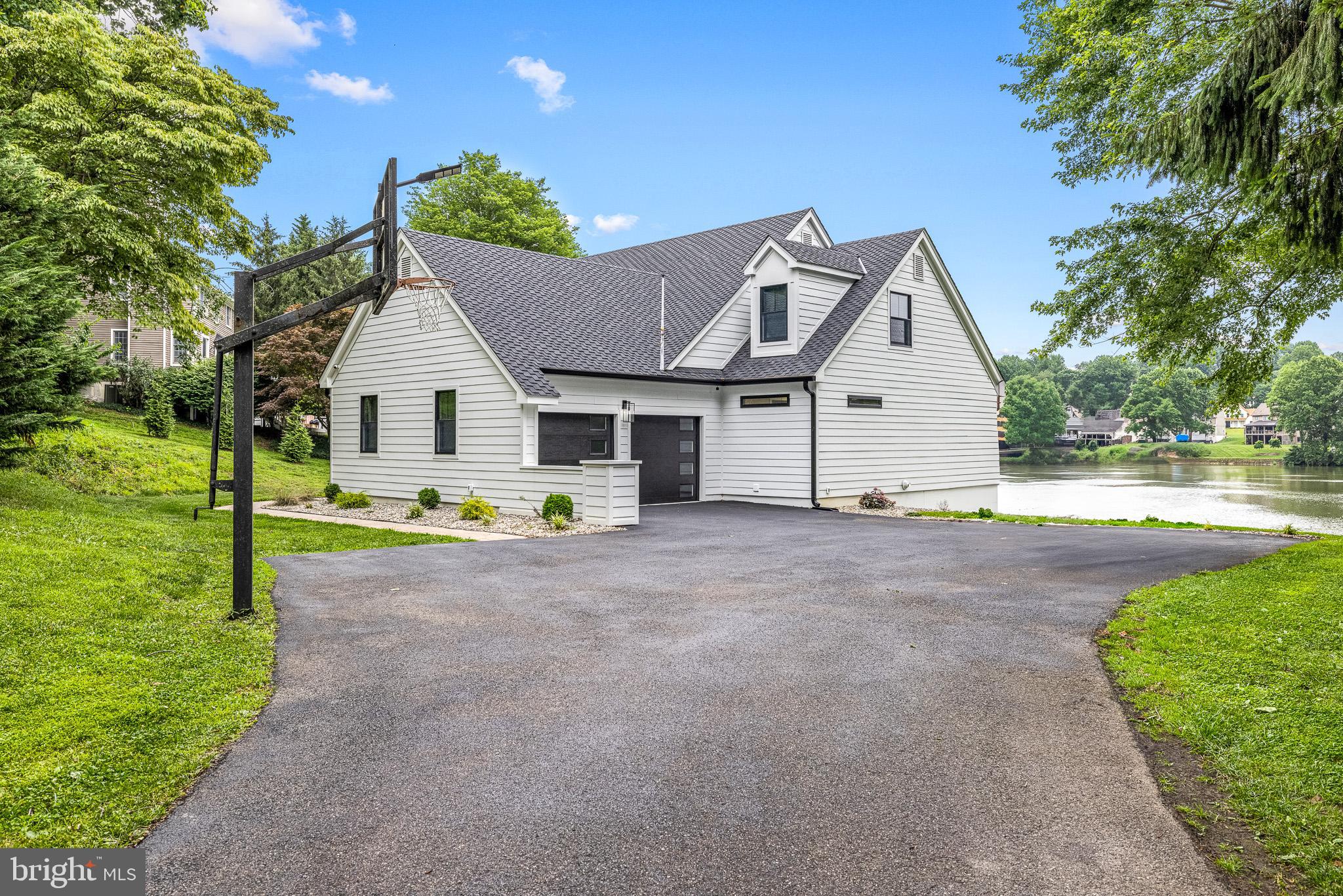 9 W SHORE COURT