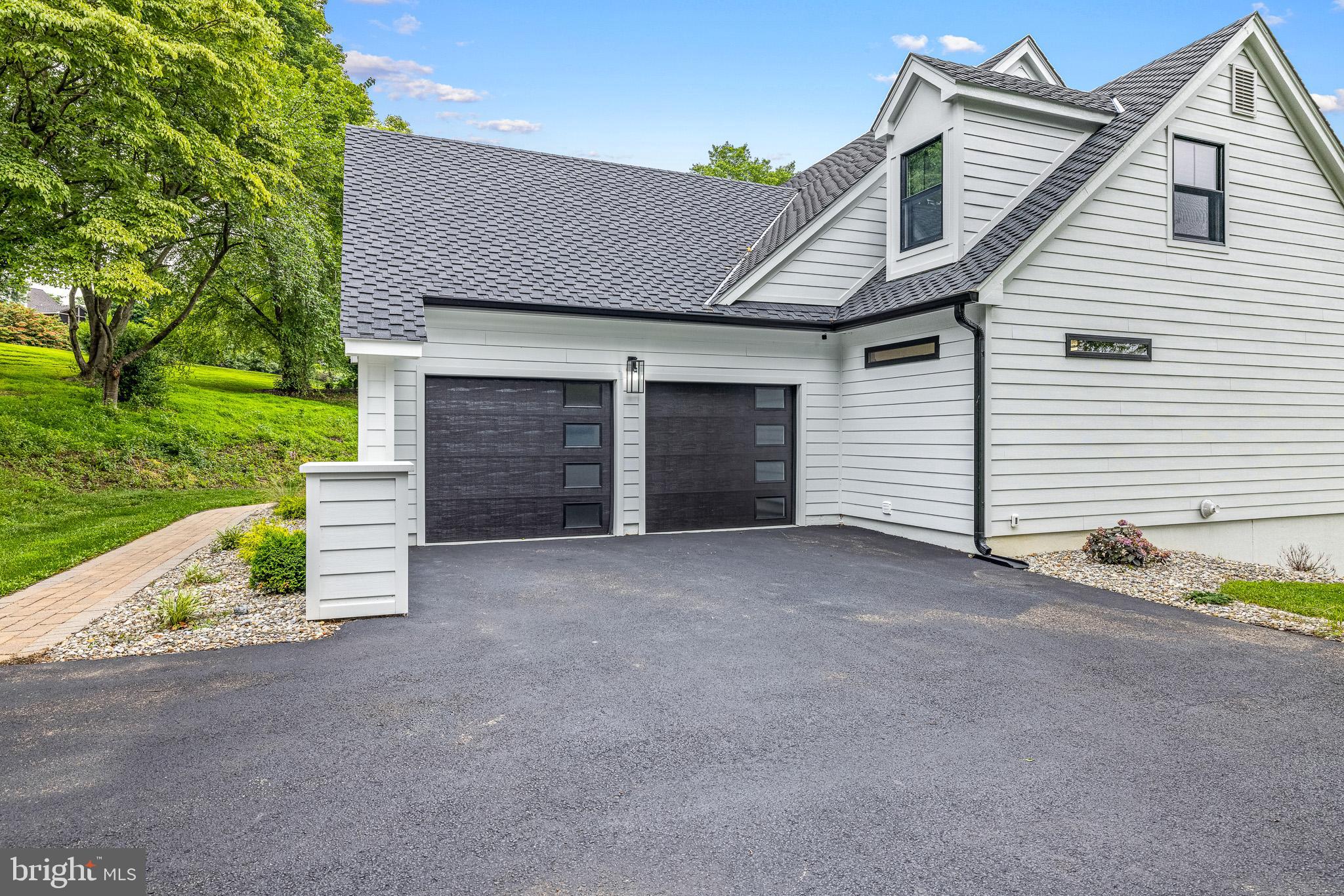 9 W SHORE COURT
