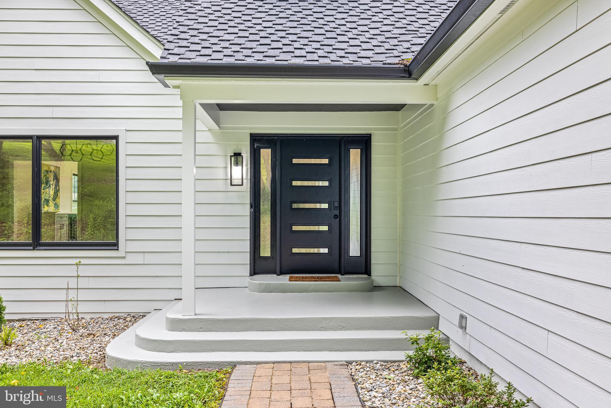 9 W SHORE COURT