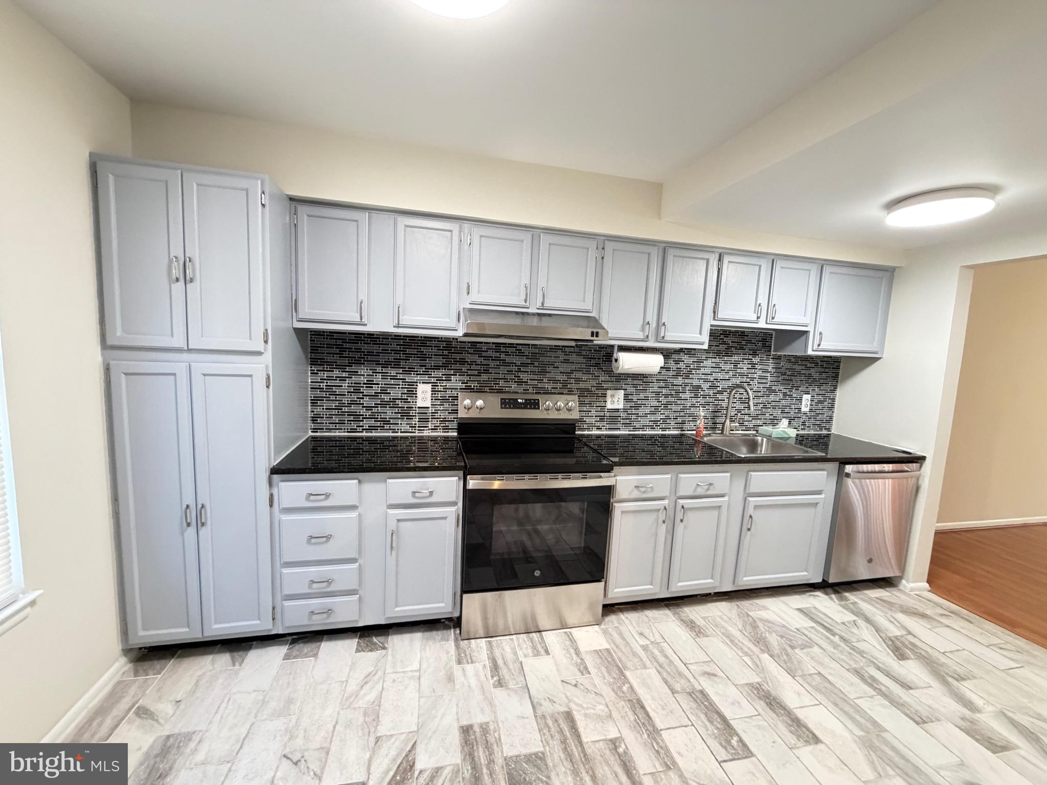 6427 OLD SCOTTS COURT