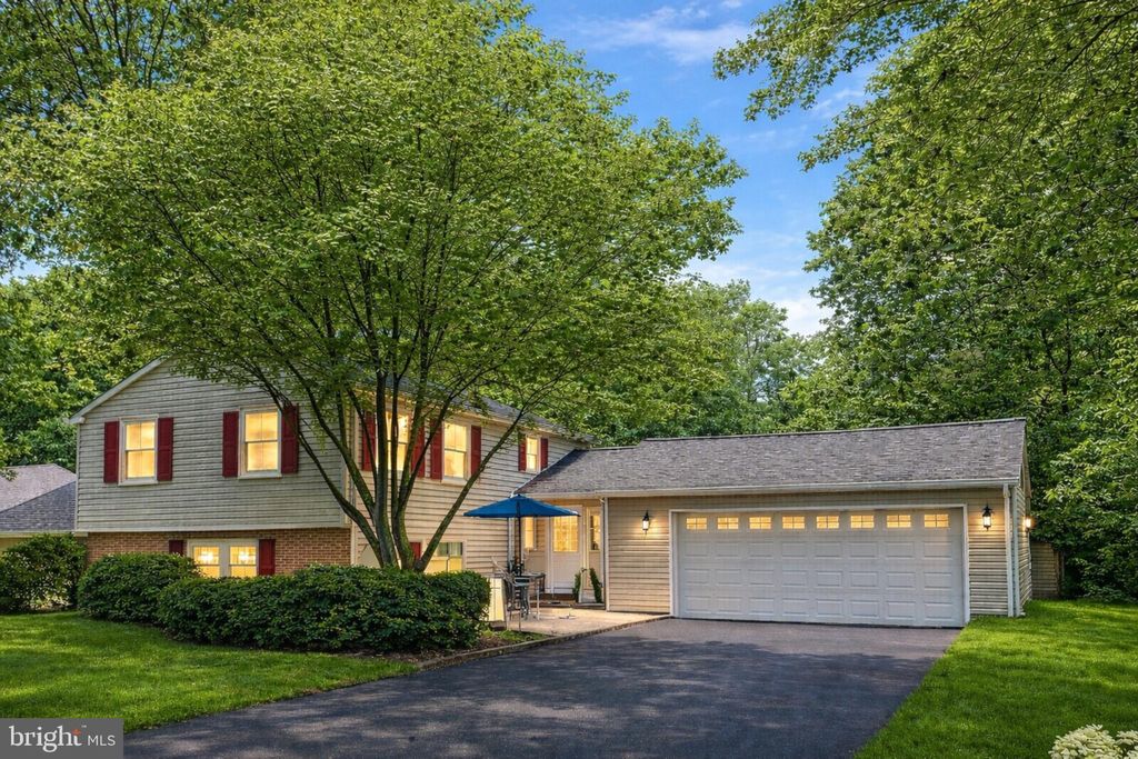 Photo of 552 Lanceshire Lane, STATE COLLEGE, PA 16803 (MLS # PACE2517646)