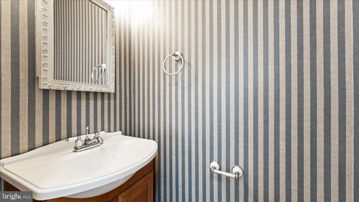 THE MEADOWS - Residential Lease