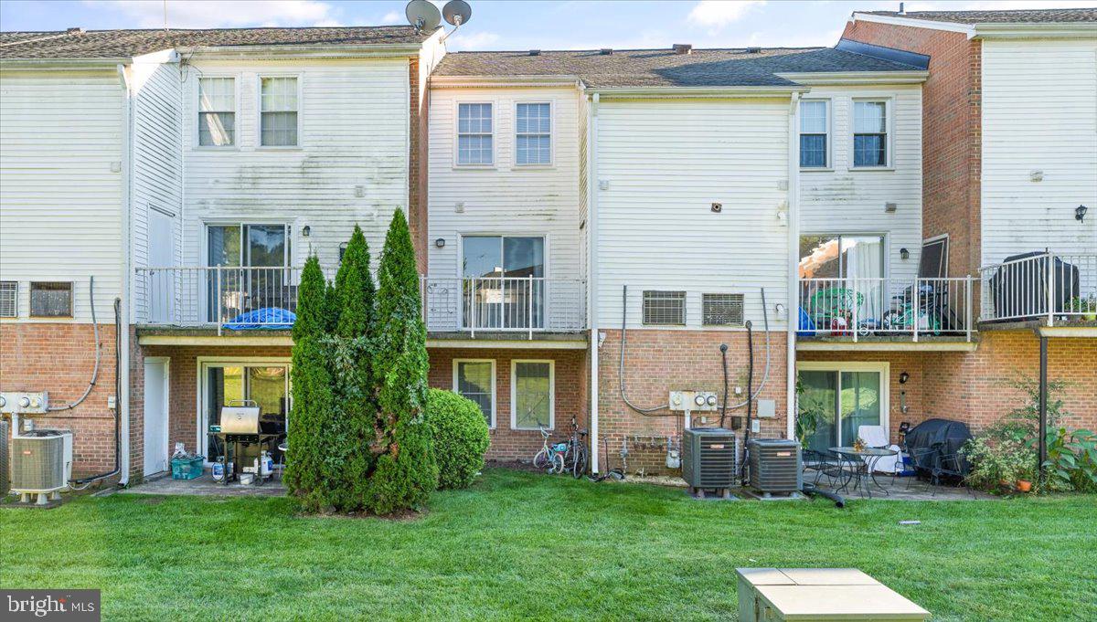 THE MEADOWS - Residential Lease