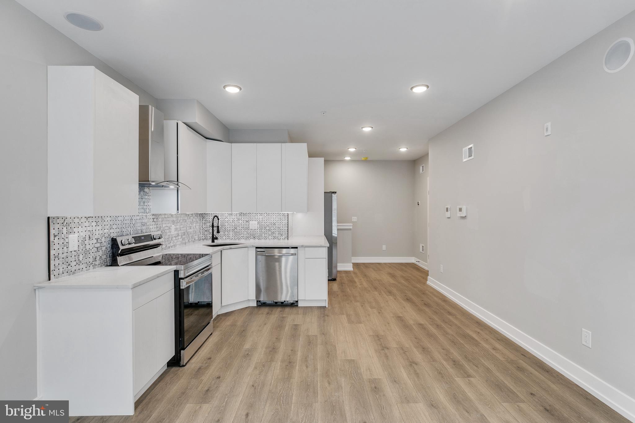 Welcome to 1617 Brown St - Contemporary new construction building with high end luxury finishes. Unit 1 is a 1 bed/1 bath apartment that features Calcutta quartz countertops, stainless steel Samsung appliances, soft close cabinets & large walk in closets. This property is highlighted by an alarm/intercom system, built in bluetooth speakers, walk in closets & tray ceiling LED lights. Don't miss out on one of the highest quality new construction properties in the area.
Tenants are responsible for the following utilities:
Water $50/mo flat fee (up to 2 people)
Electric (based on usage)
NO GAS BILL
Internet
Text the listing agent for a video tour!