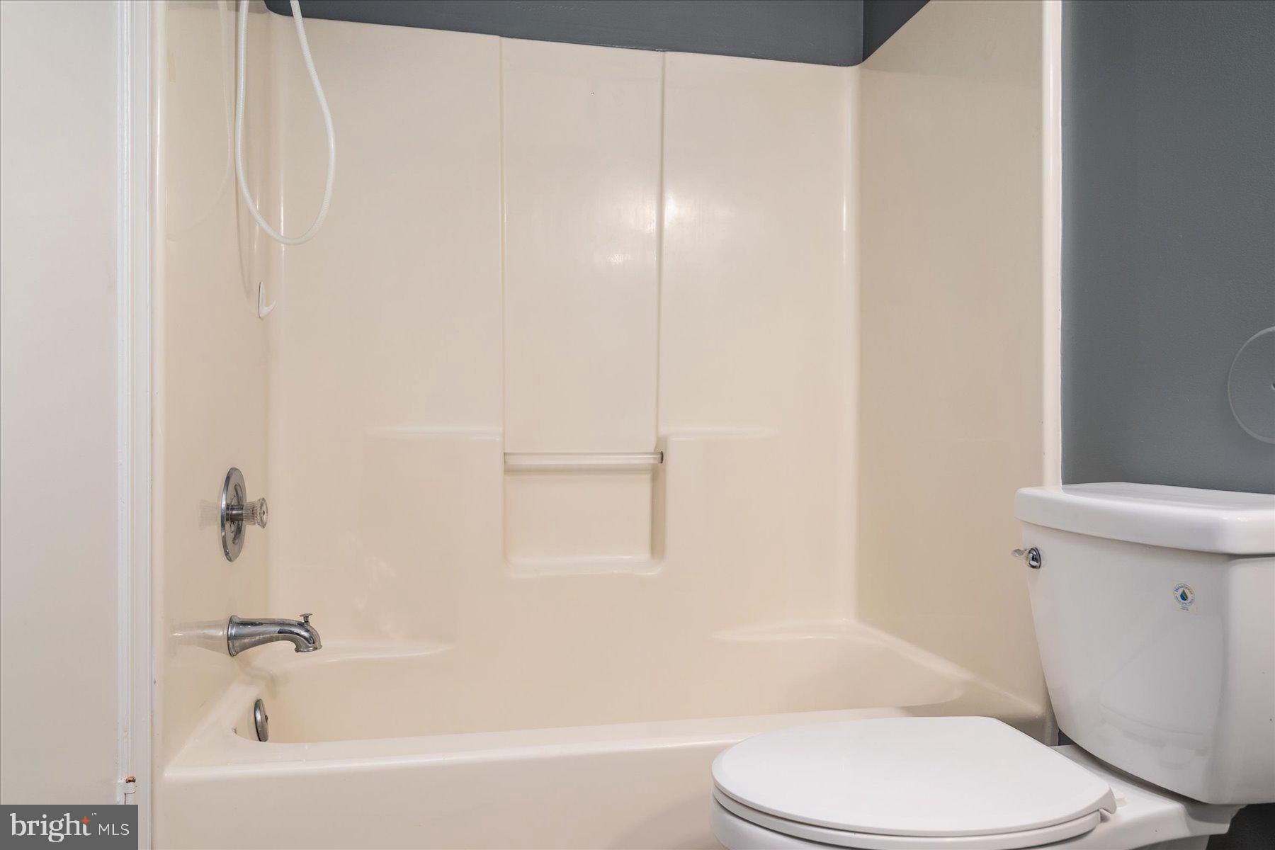 CROMWELL FOUNTAIN - Residential Lease