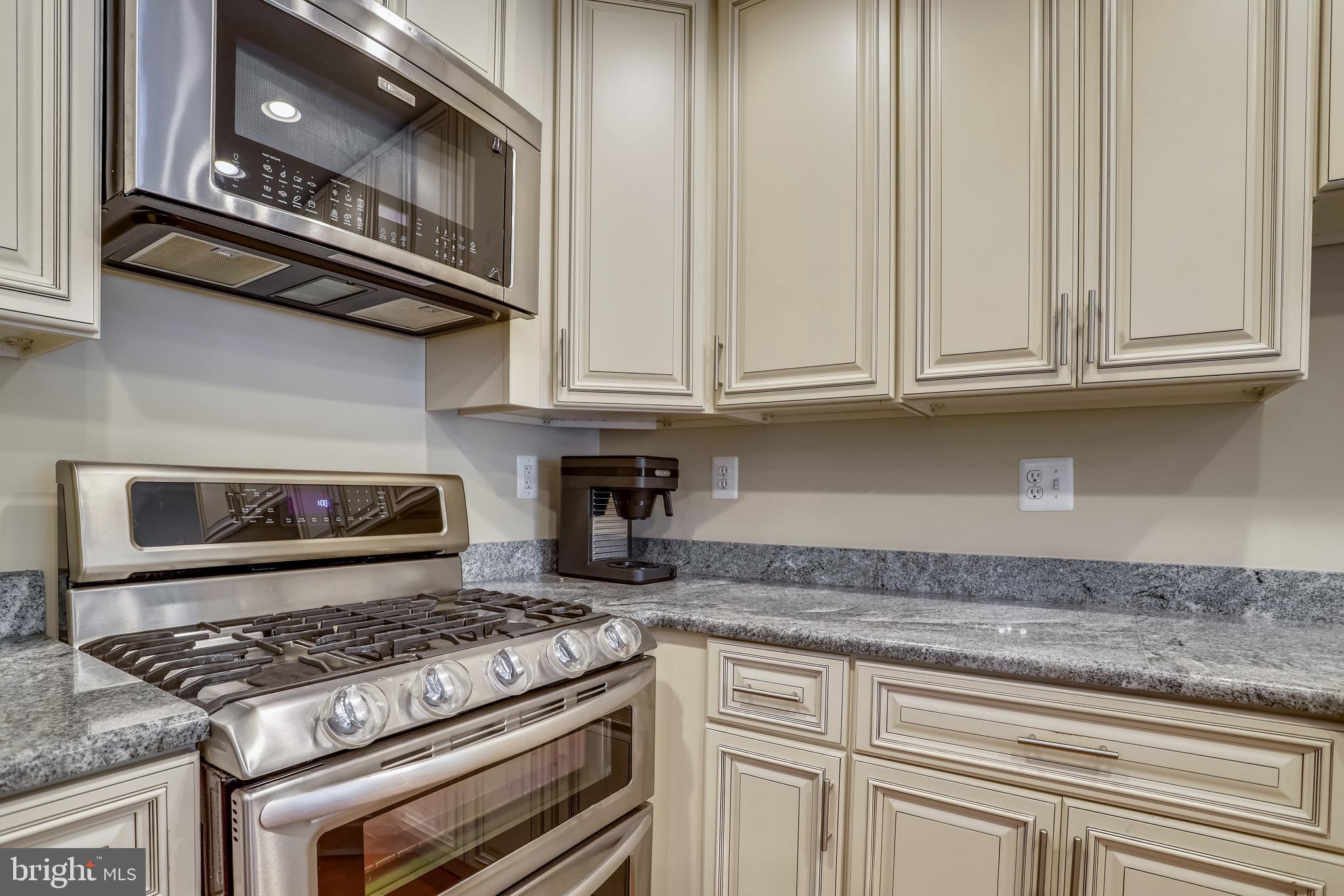 DONNA LEE GARDENS - Residential