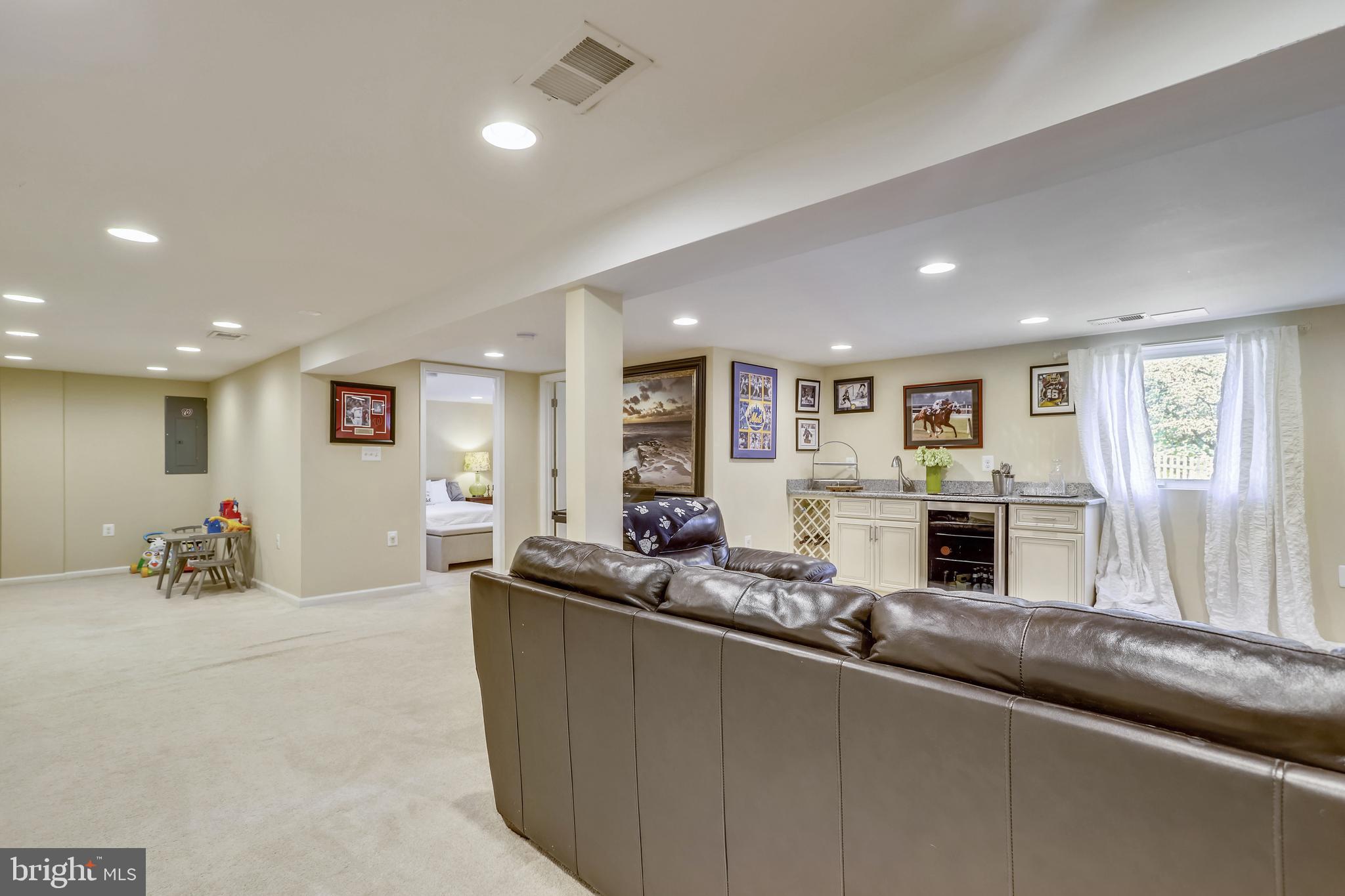 DONNA LEE GARDENS - Residential