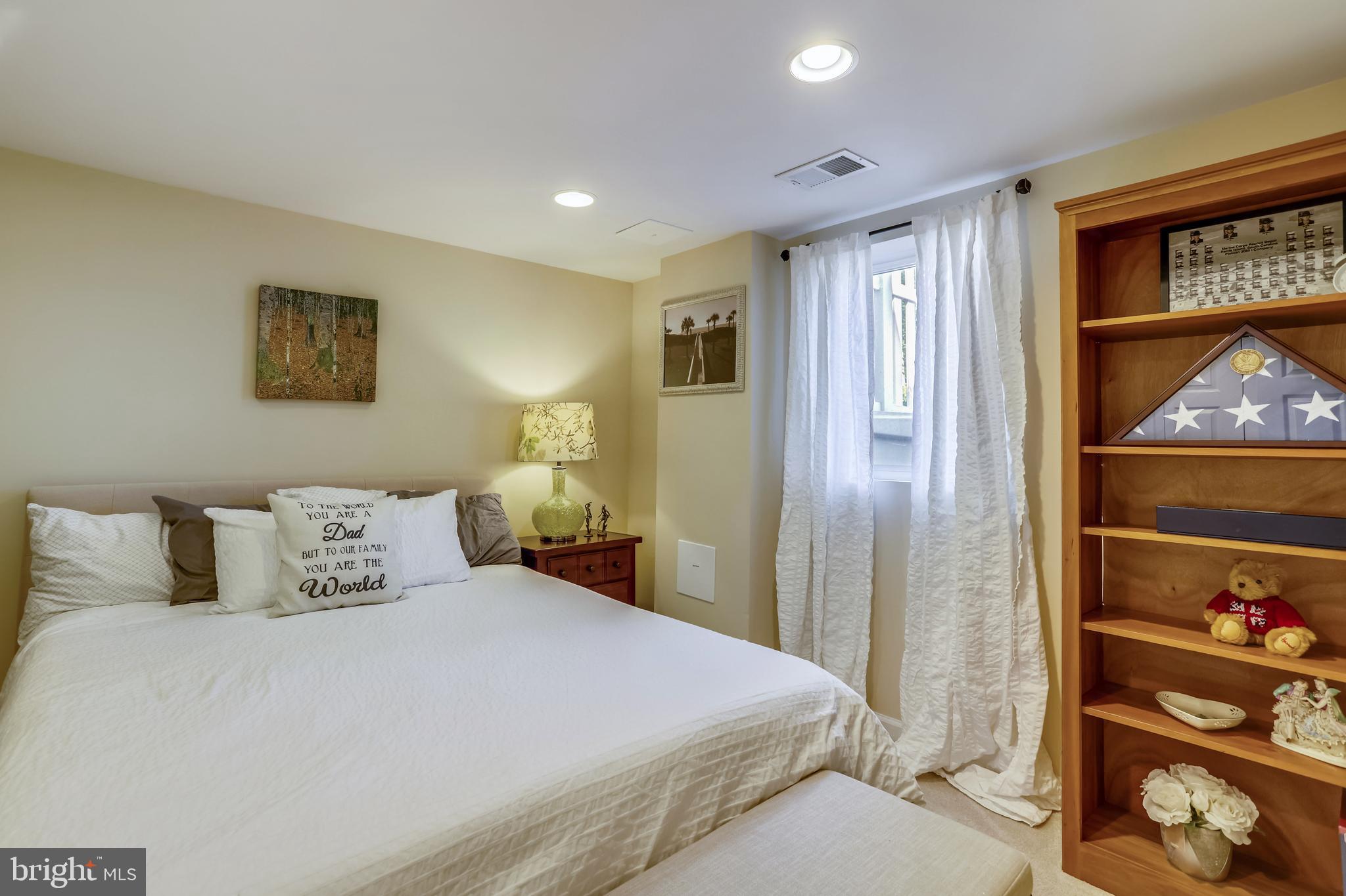 DONNA LEE GARDENS - Residential