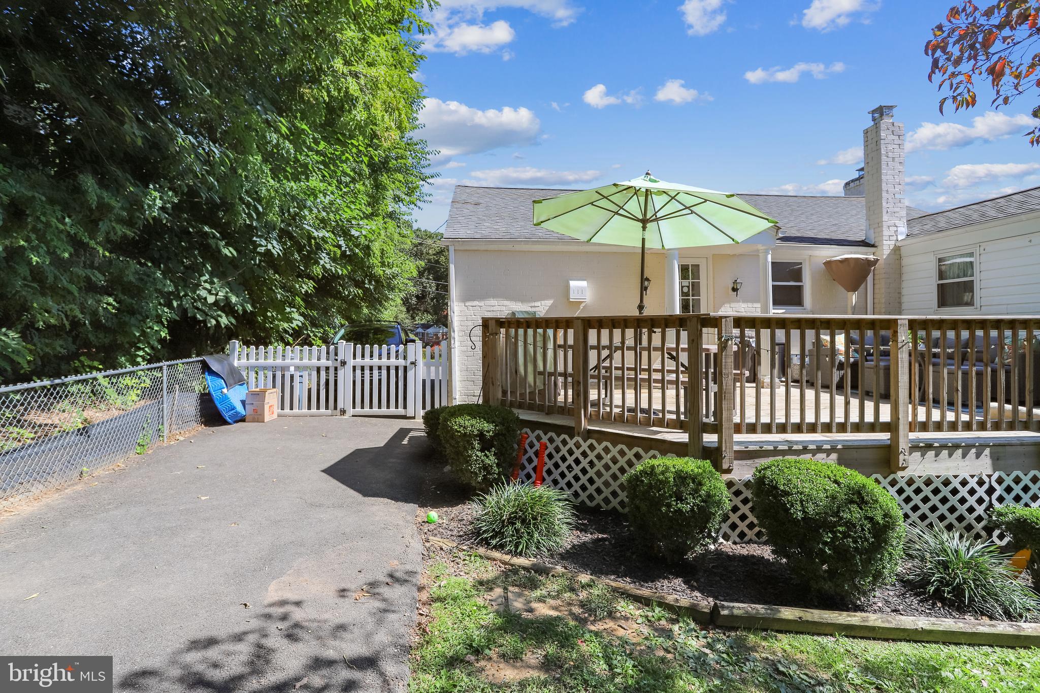 DONNA LEE GARDENS - Residential