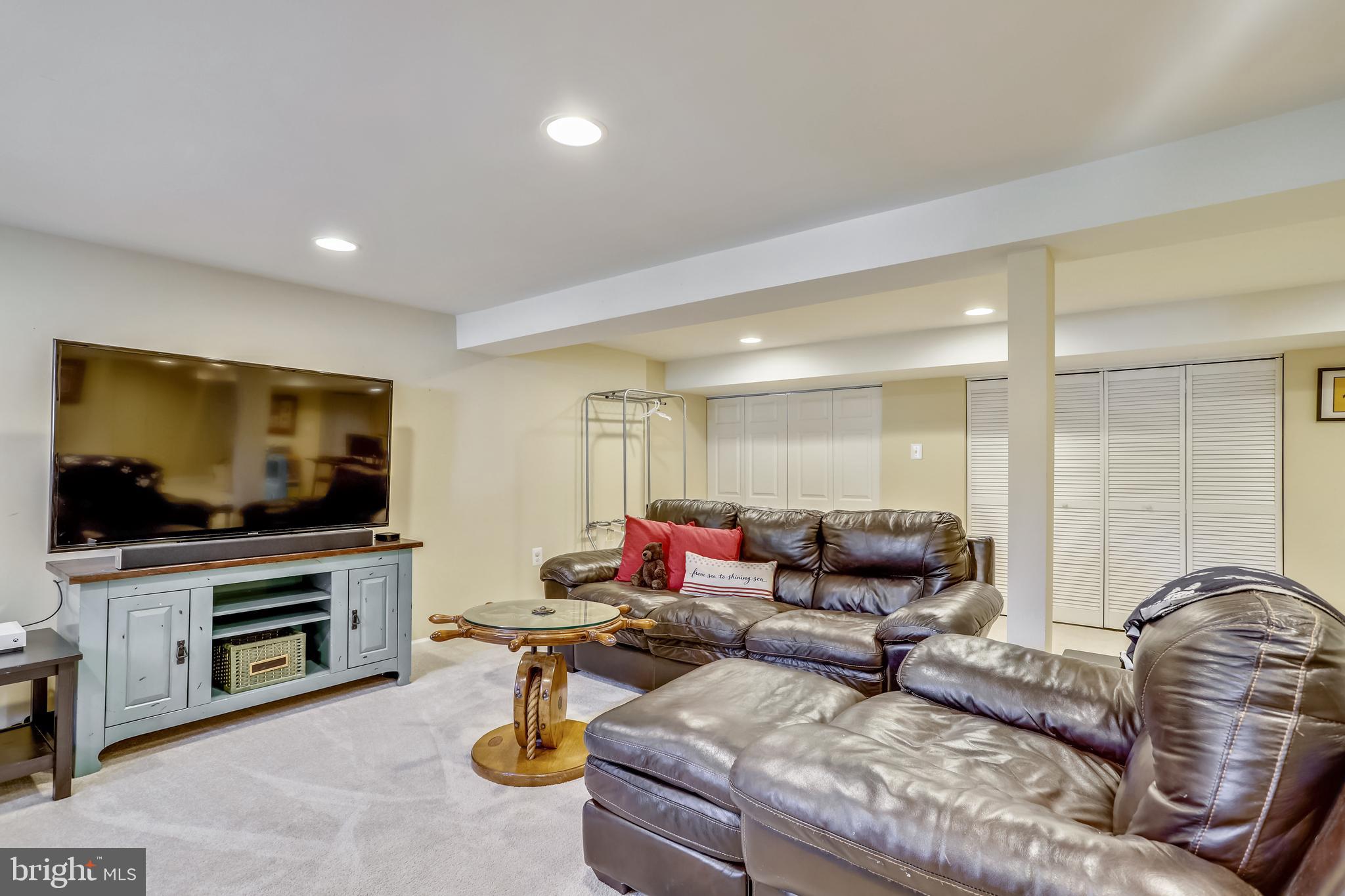 DONNA LEE GARDENS - Residential