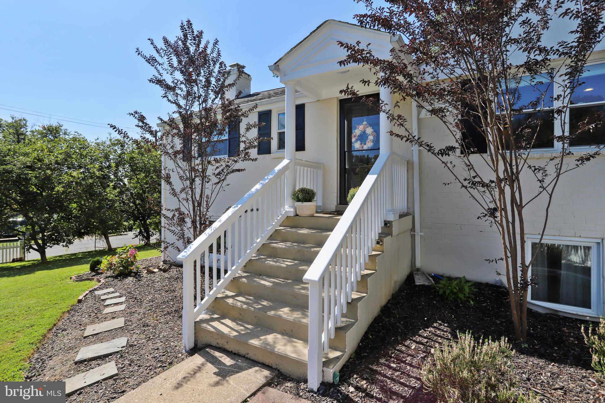 DONNA LEE GARDENS - Residential