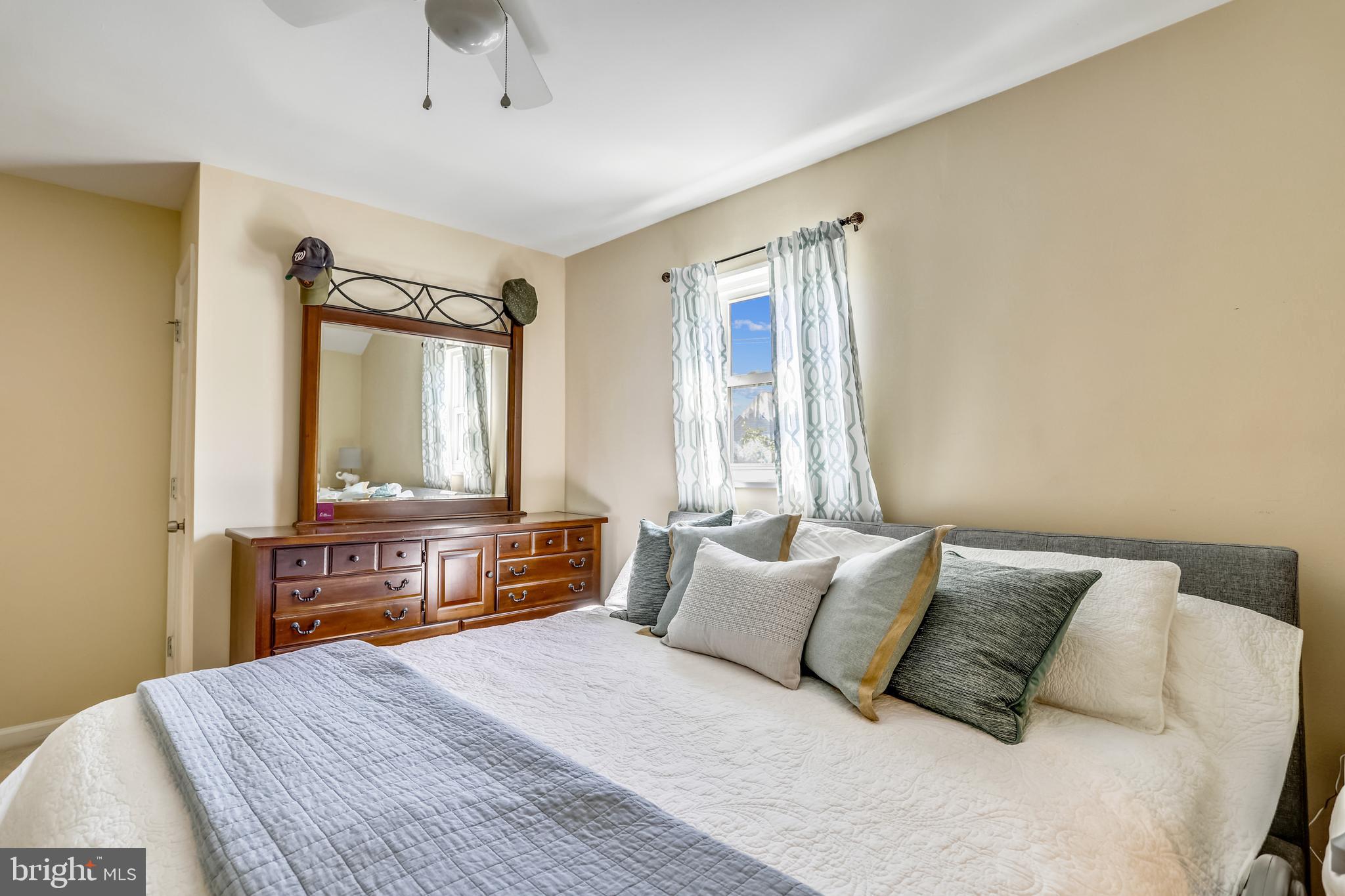 DONNA LEE GARDENS - Residential