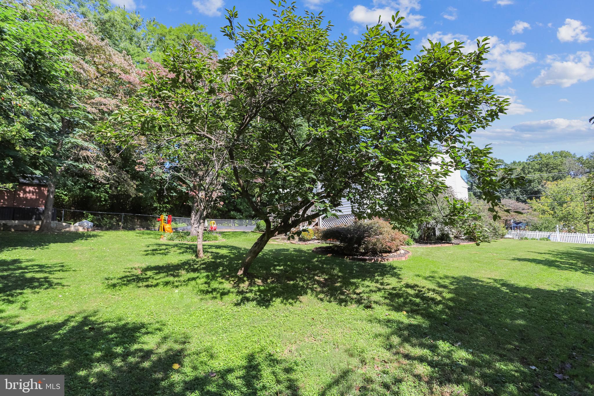 DONNA LEE GARDENS - Residential