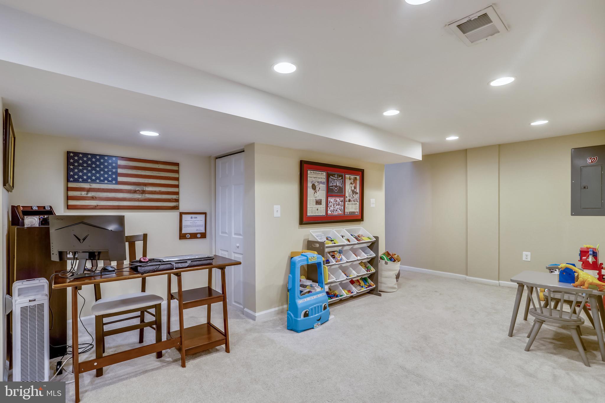DONNA LEE GARDENS - Residential