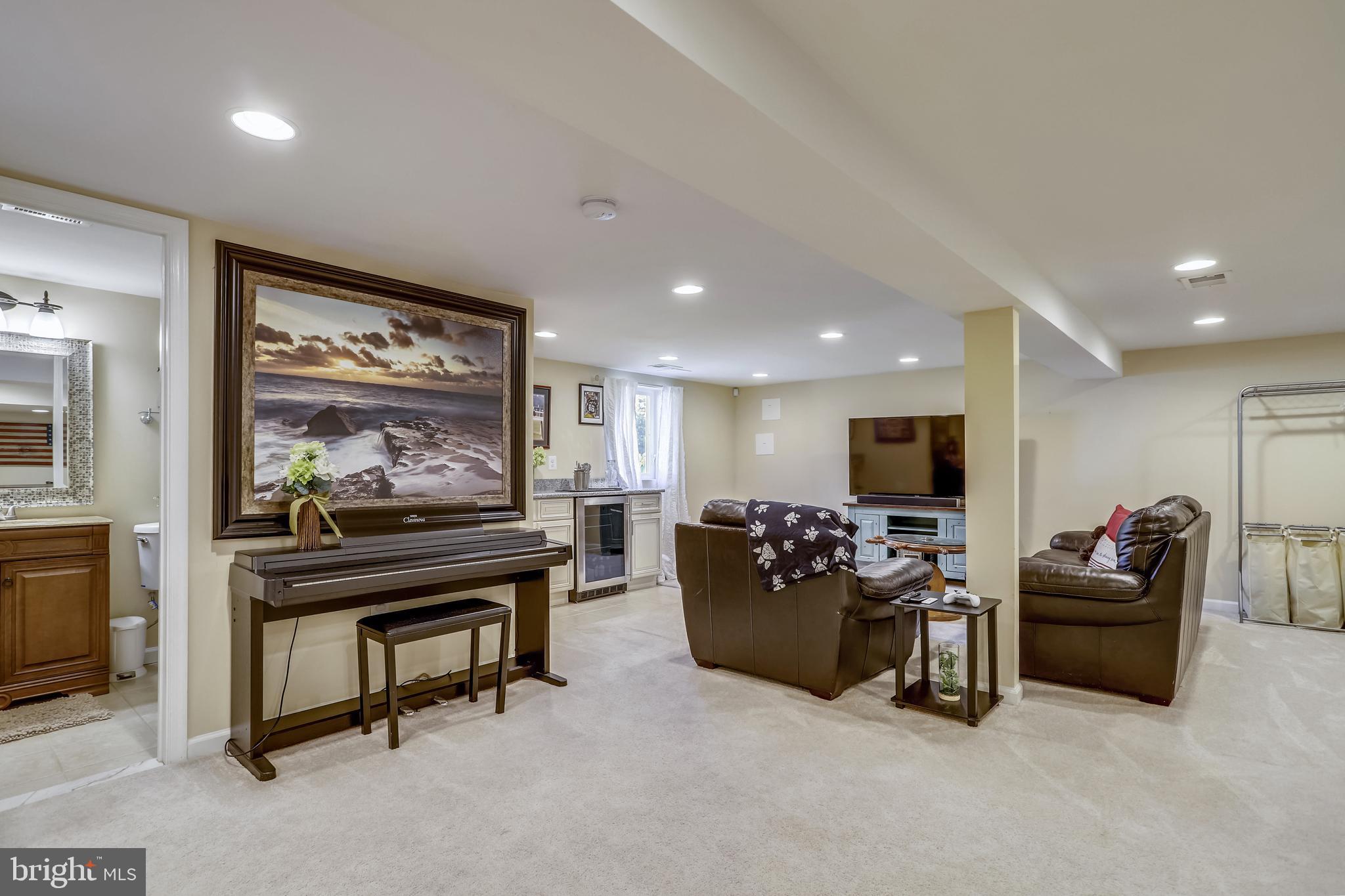 DONNA LEE GARDENS - Residential
