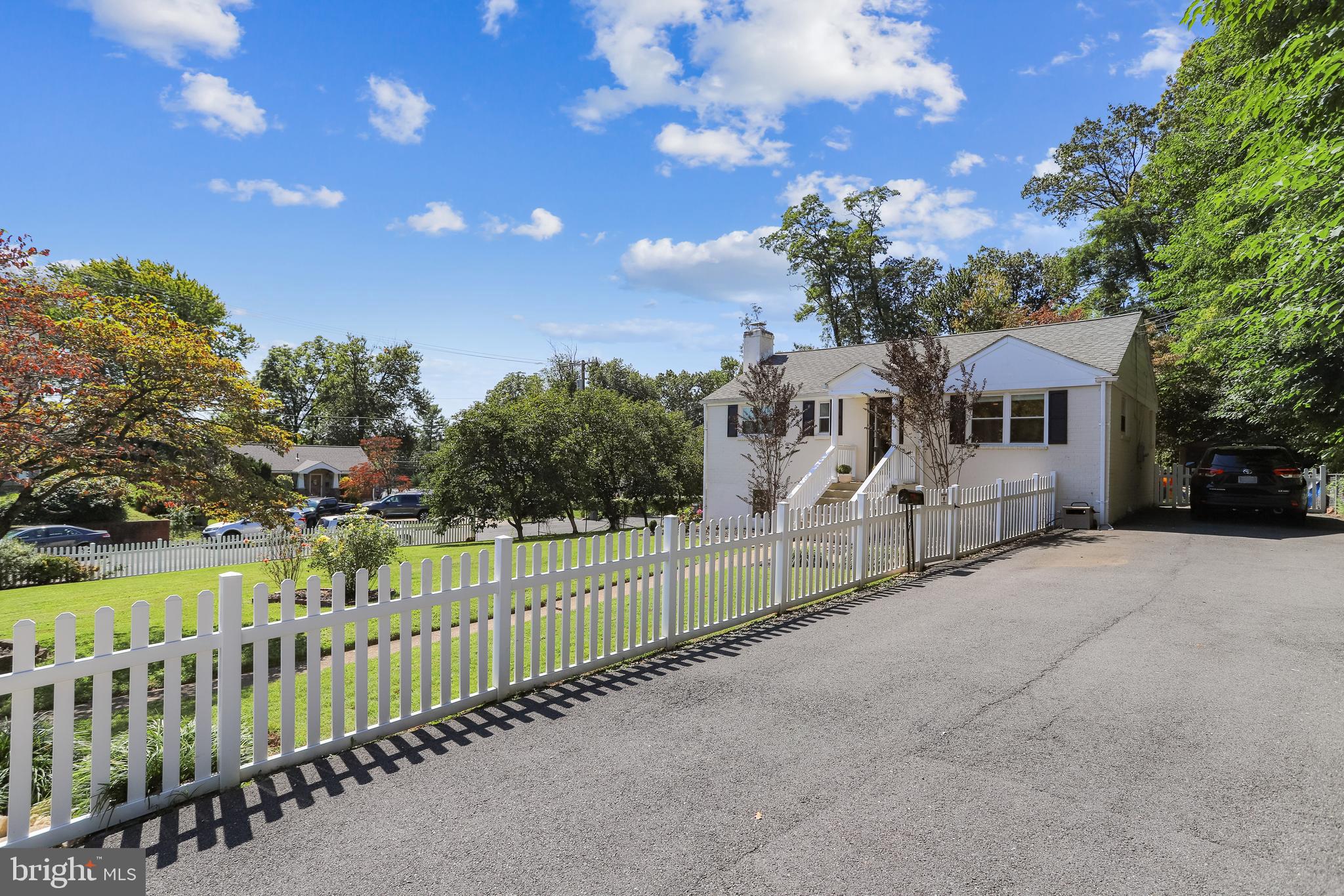 DONNA LEE GARDENS - Residential
