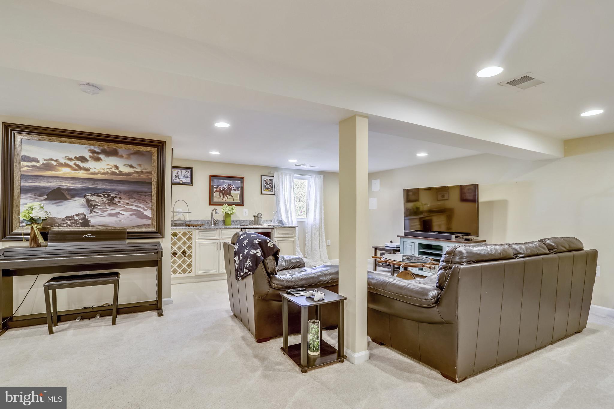 DONNA LEE GARDENS - Residential