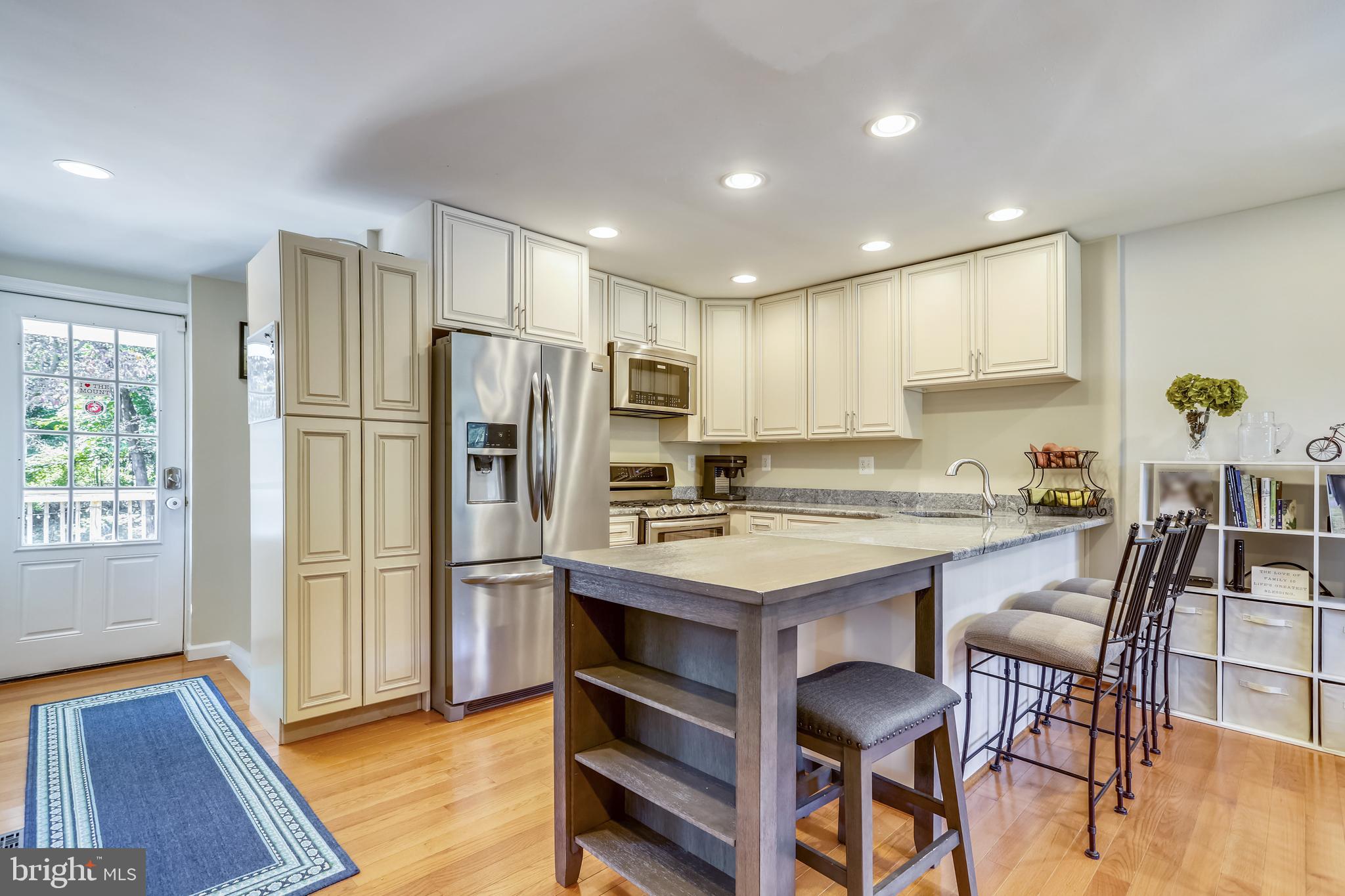 DONNA LEE GARDENS - Residential