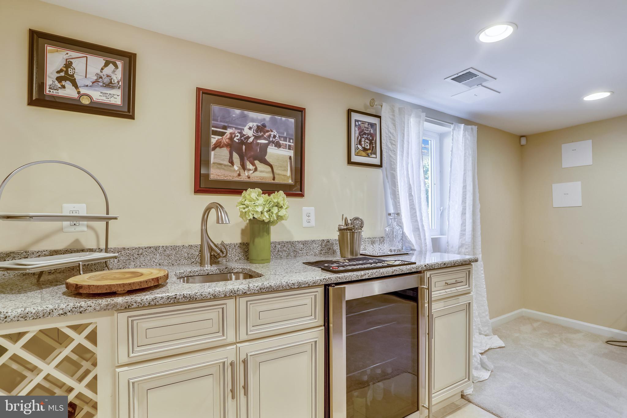 DONNA LEE GARDENS - Residential