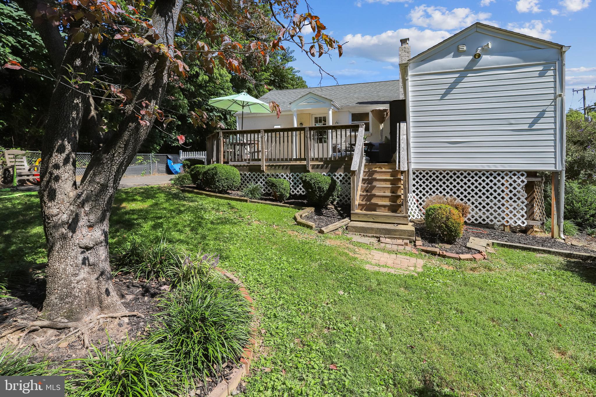 DONNA LEE GARDENS - Residential