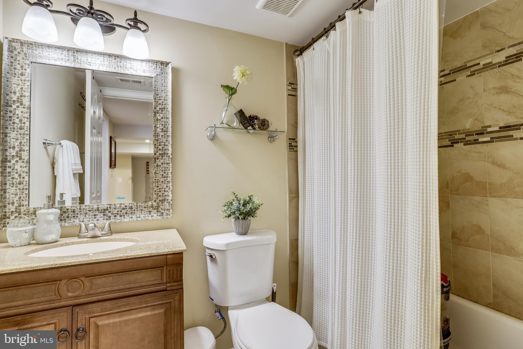 DONNA LEE GARDENS - Residential