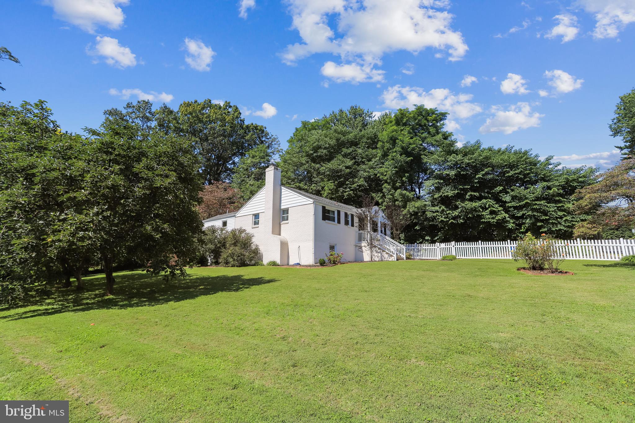 DONNA LEE GARDENS - Residential
