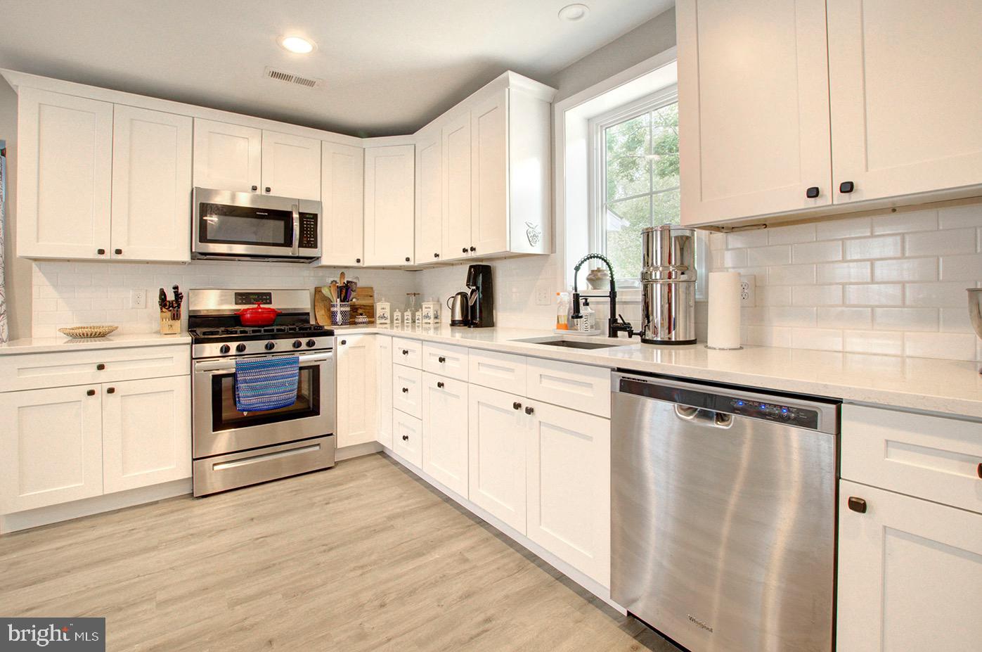 COLONIAL PARK - Residential