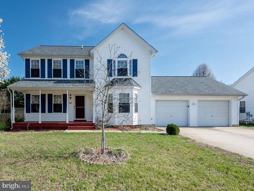 Beautiful rental convenient to PAX NAS available mid August!  2 level colonial features gorgeous Brazilian hardwood floors through-out living and dining rooms,  bright and open kitchen with huge breakfast bar and stainless steel appliances. Upstairs you will find a large owners suite with walk-in-closet and bathroom with soaking tub and separate shower. There are also 2 additional bedrooms and another full bath.  All this plus a 2 car garage and flat, fenced backyard with deck and shed.  Washer and dryer included too!  A great place to call home!