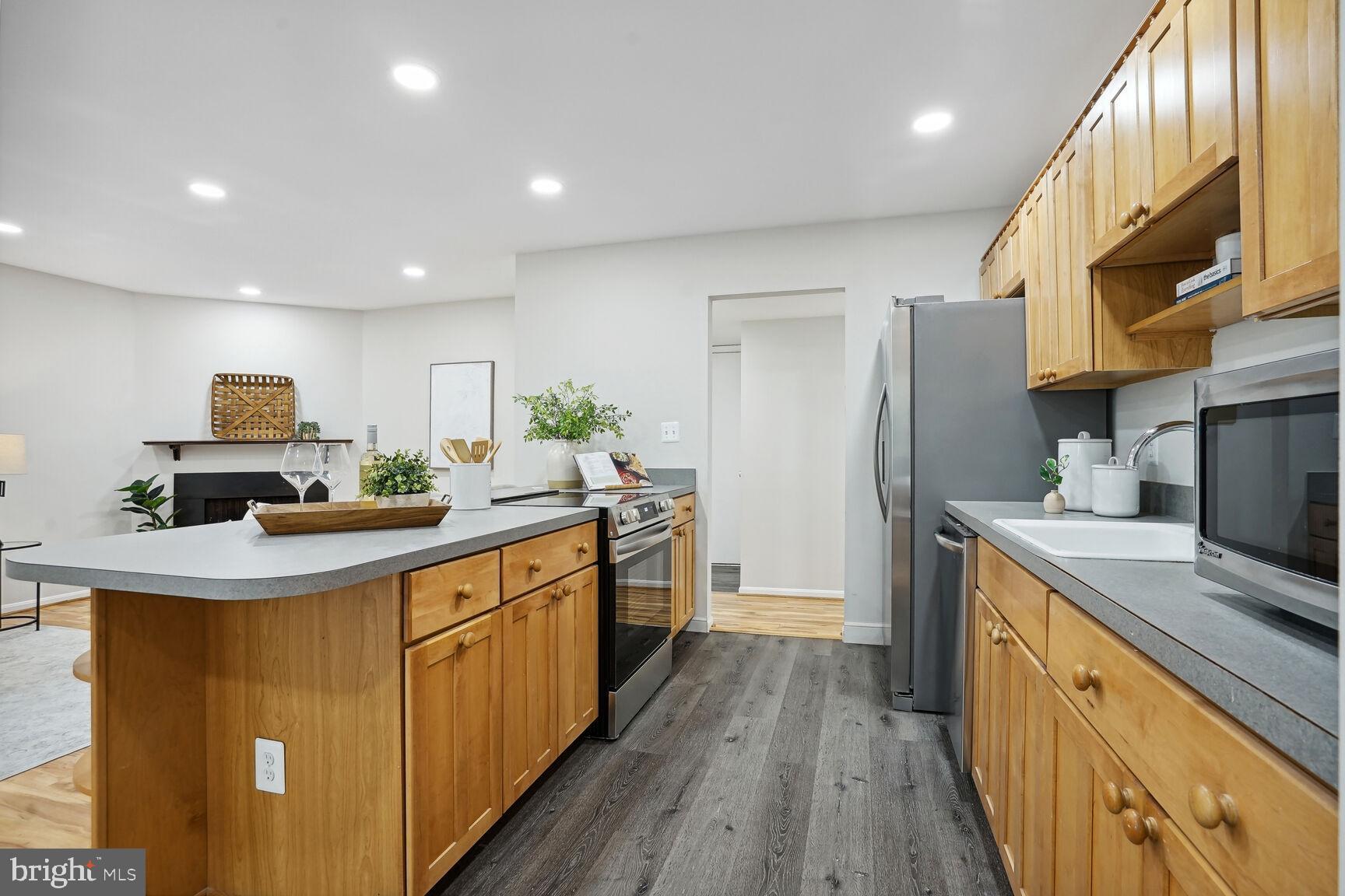 RESTON - Residential