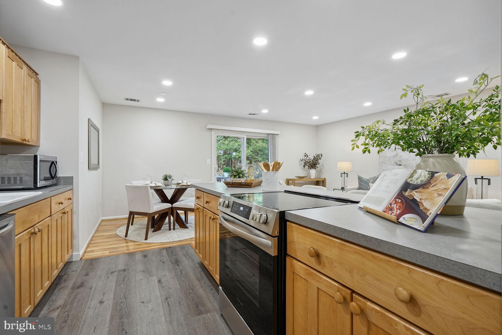 RESTON - Residential