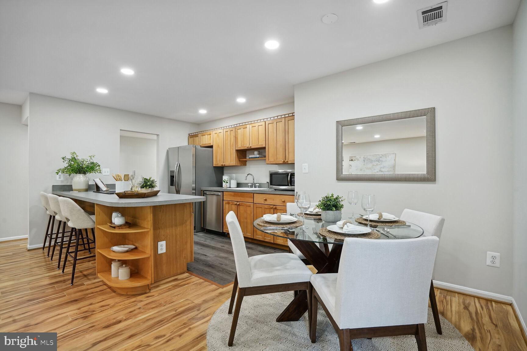 RESTON - Residential