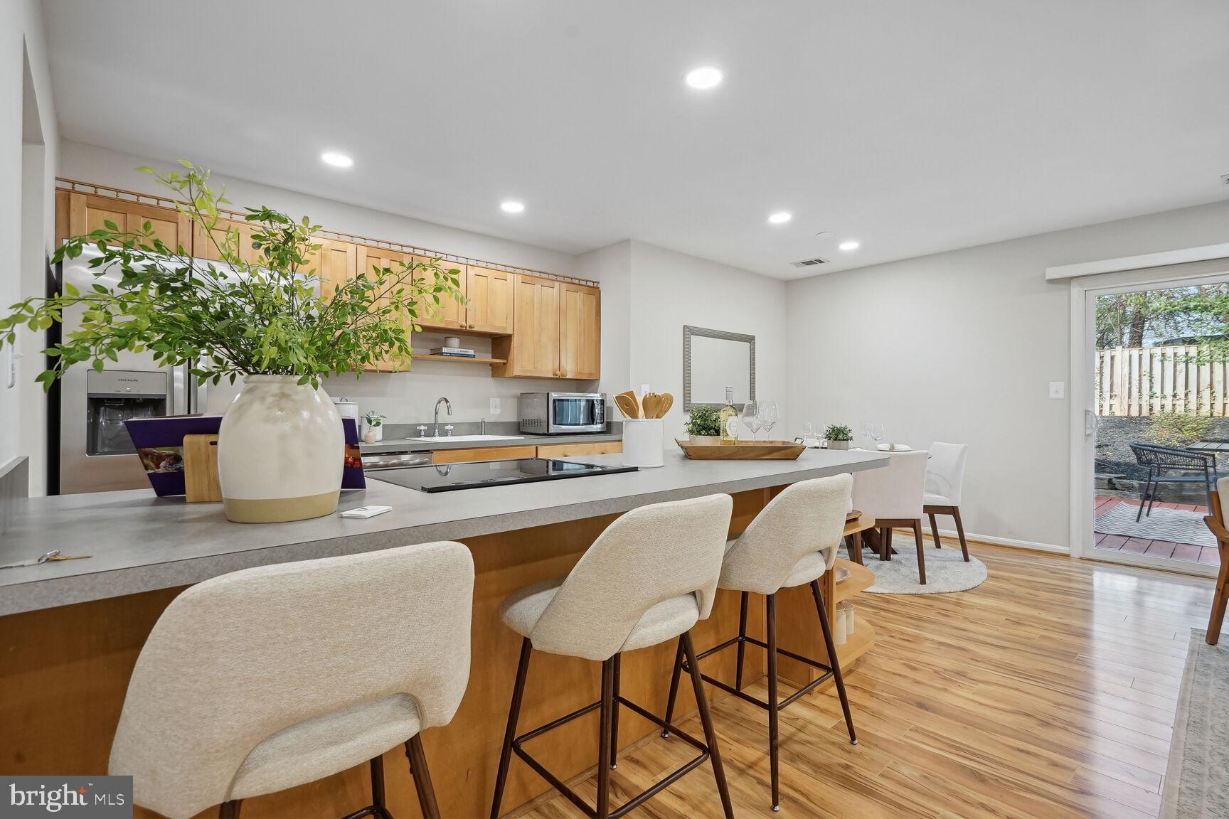 RESTON - Residential