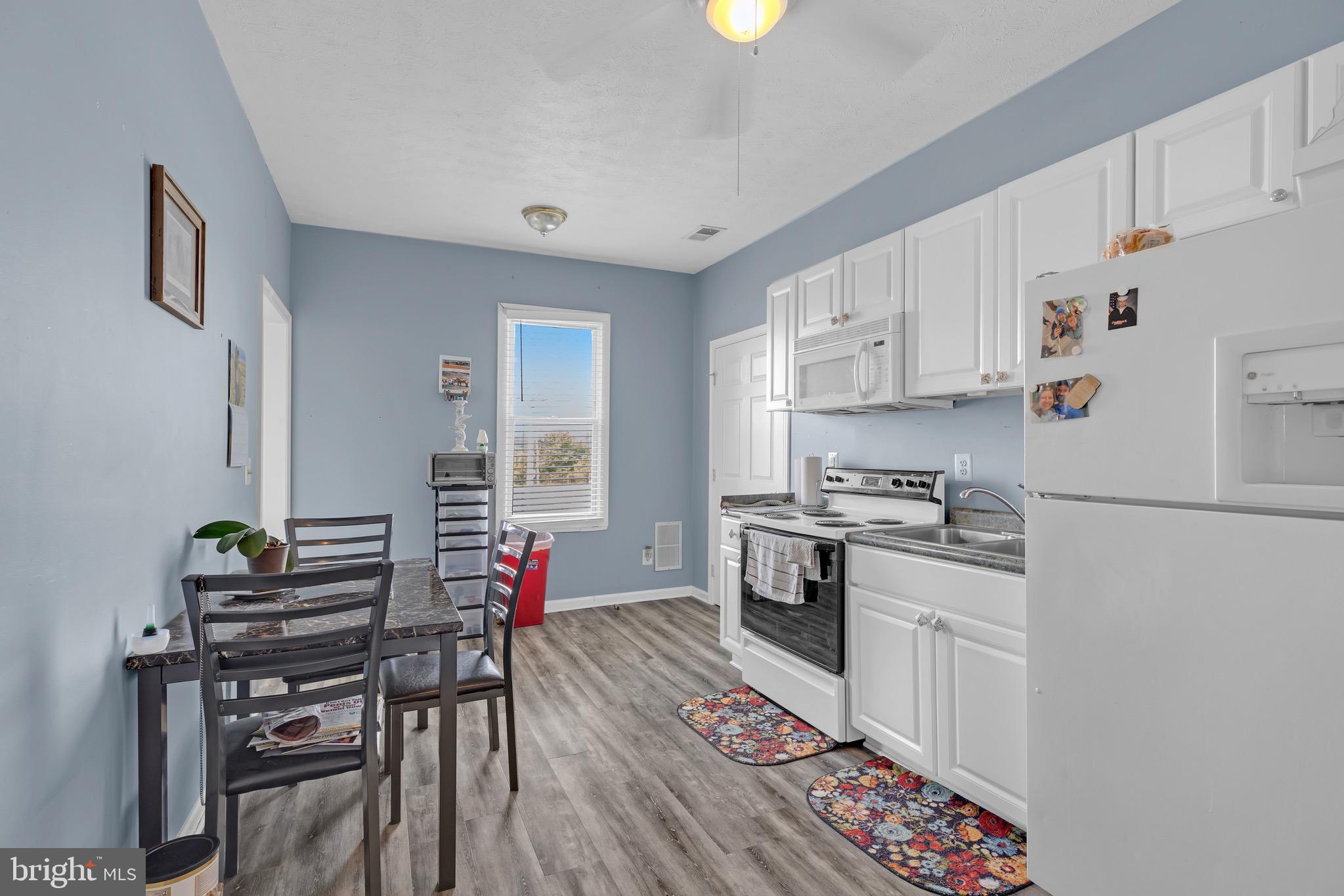 ROYAL VILLAGE - Residential