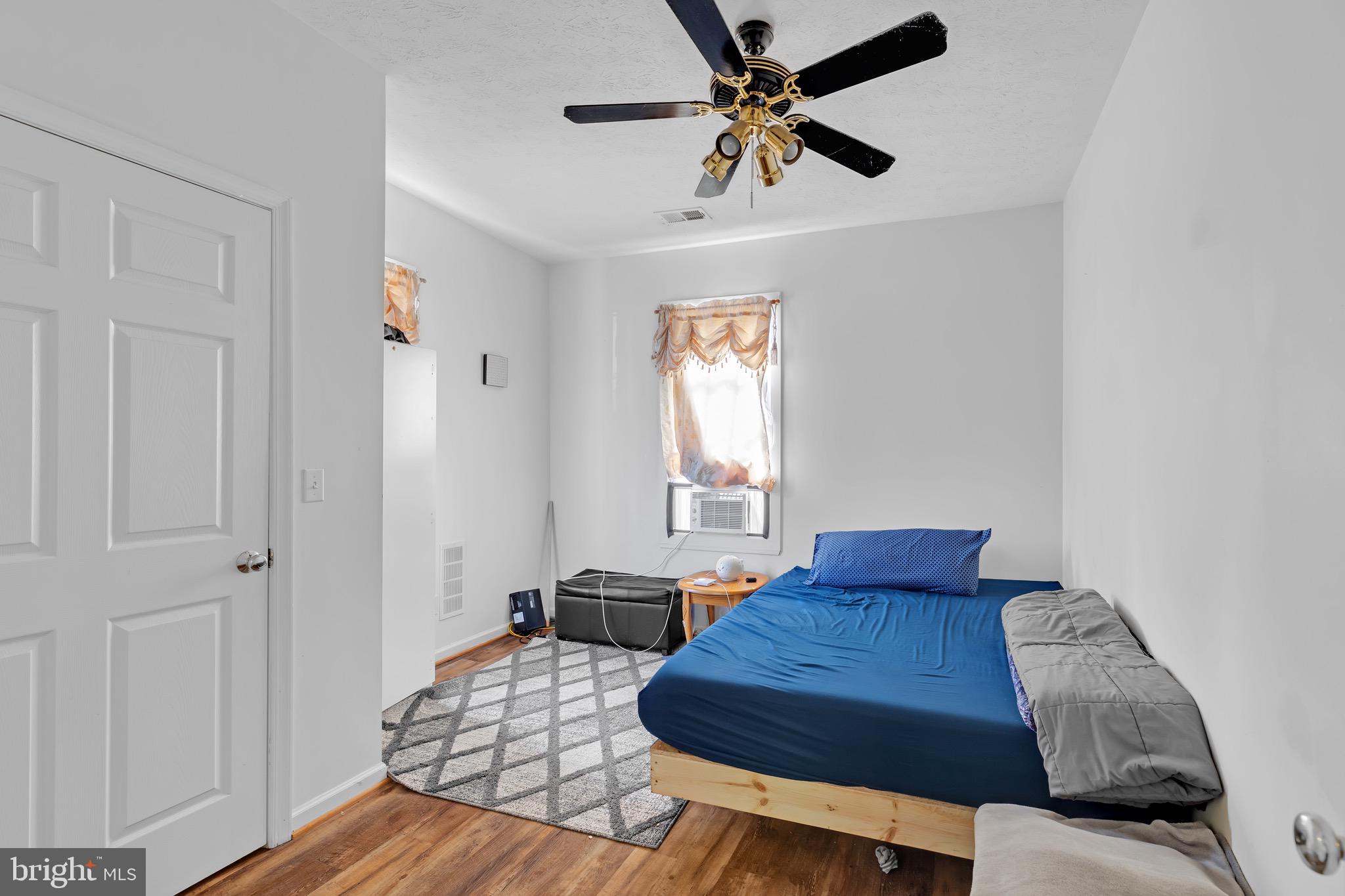 ROYAL VILLAGE - Residential