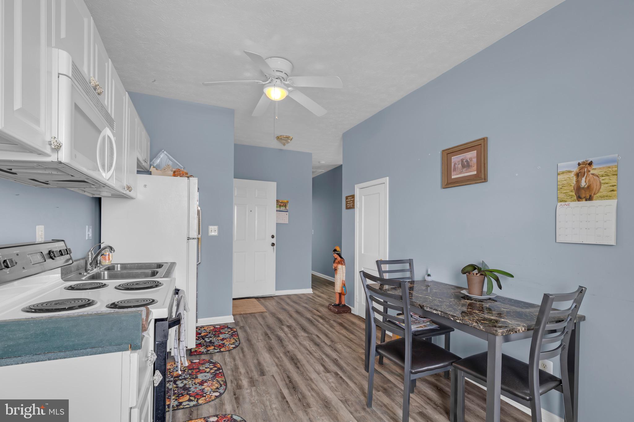 ROYAL VILLAGE - Residential