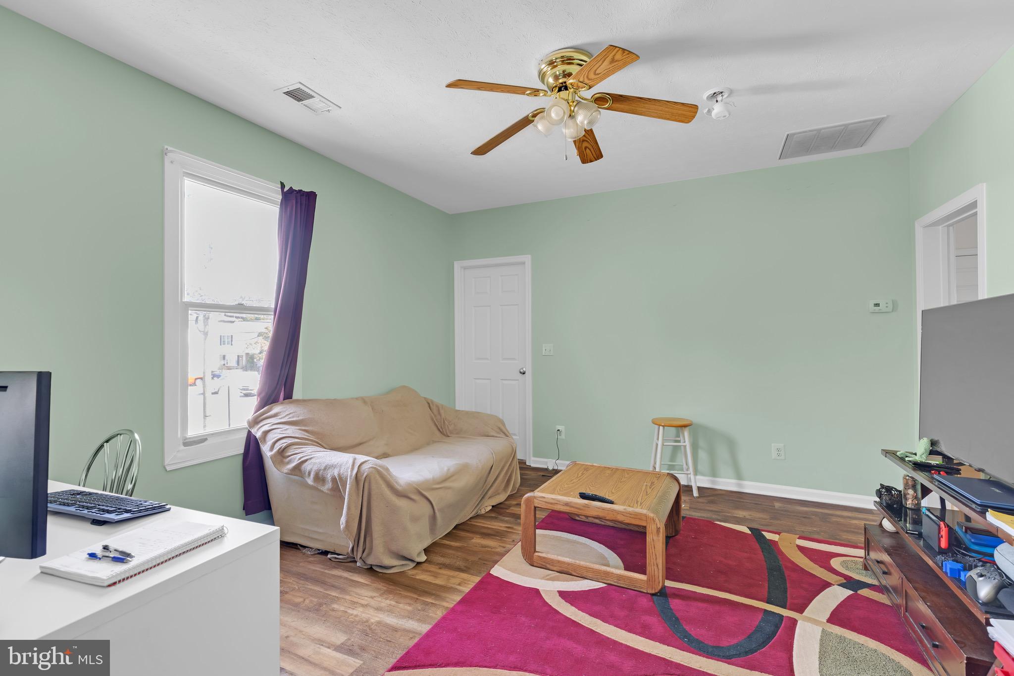 ROYAL VILLAGE - Residential