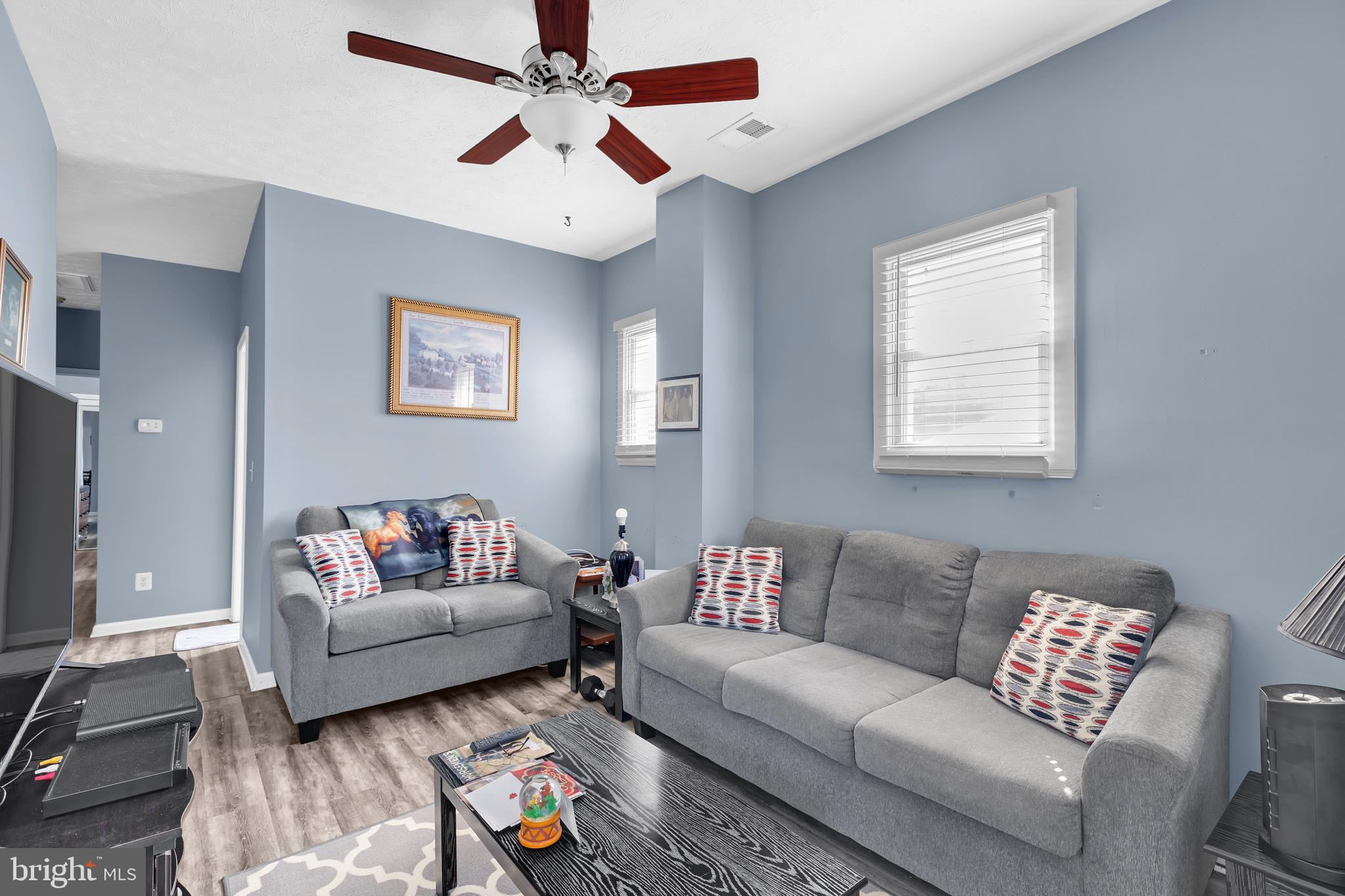 ROYAL VILLAGE - Residential