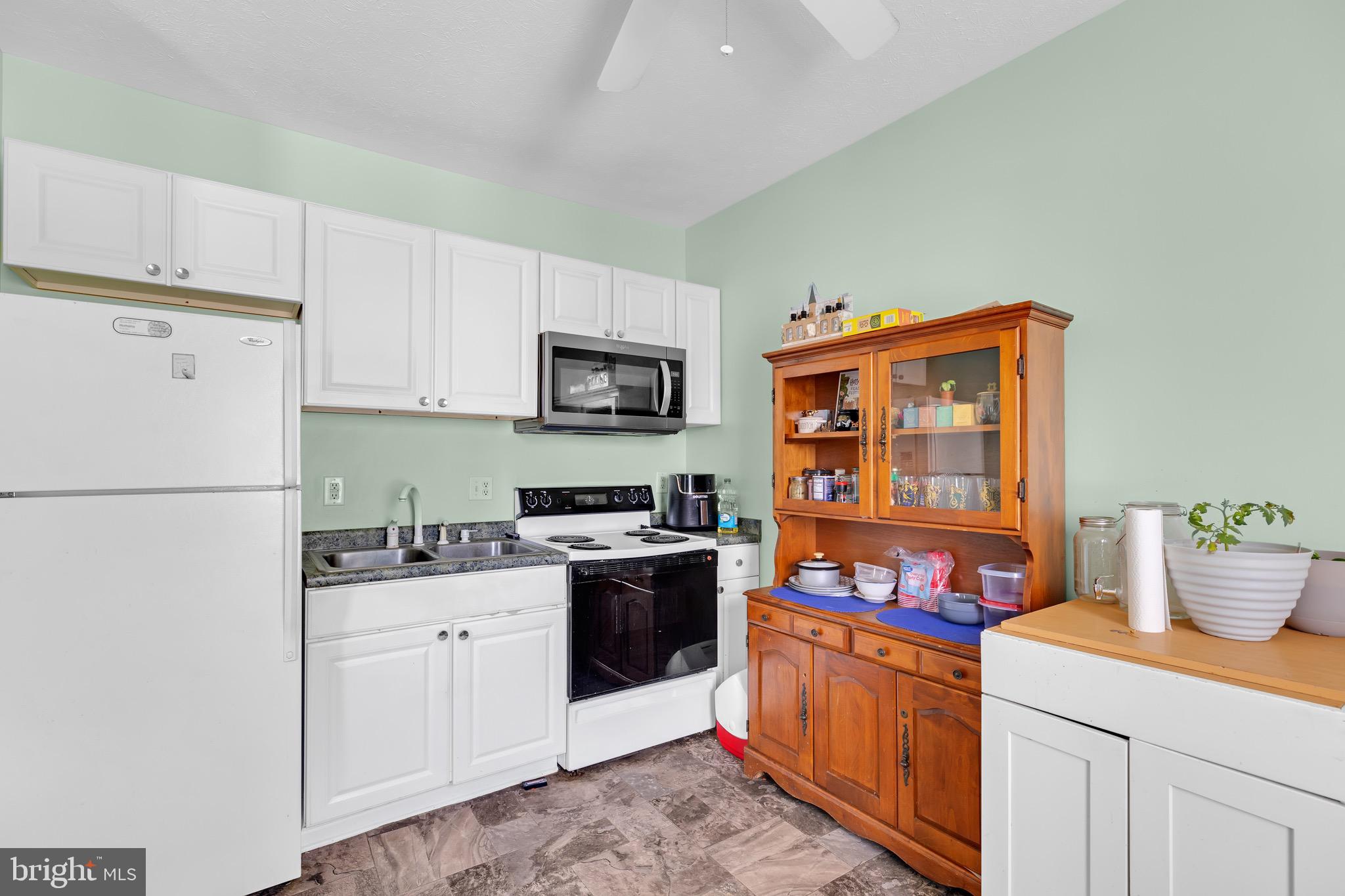 ROYAL VILLAGE - Residential