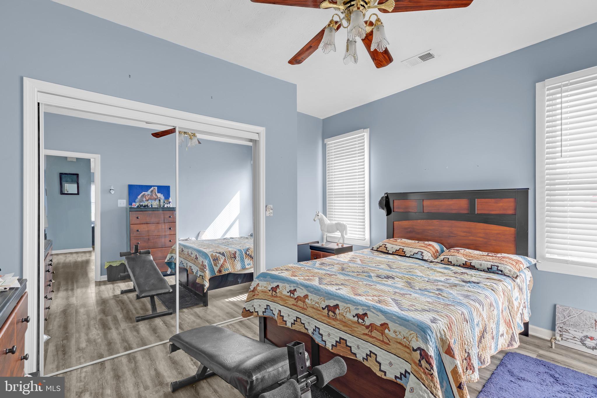 ROYAL VILLAGE - Residential