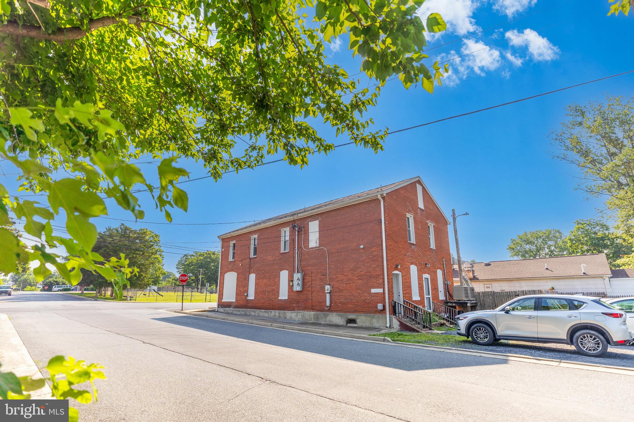 656 W 11TH STREET