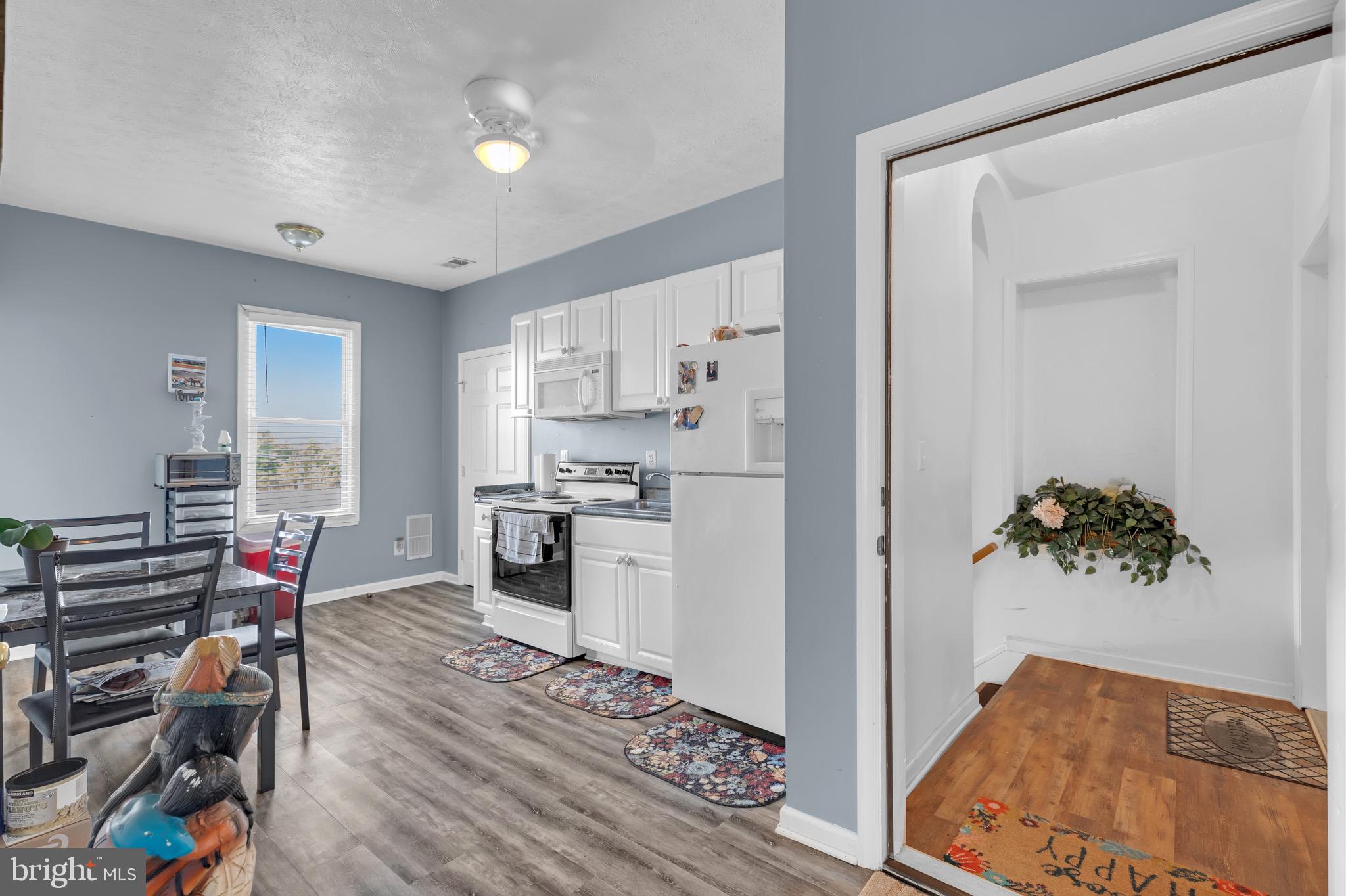 ROYAL VILLAGE - Residential