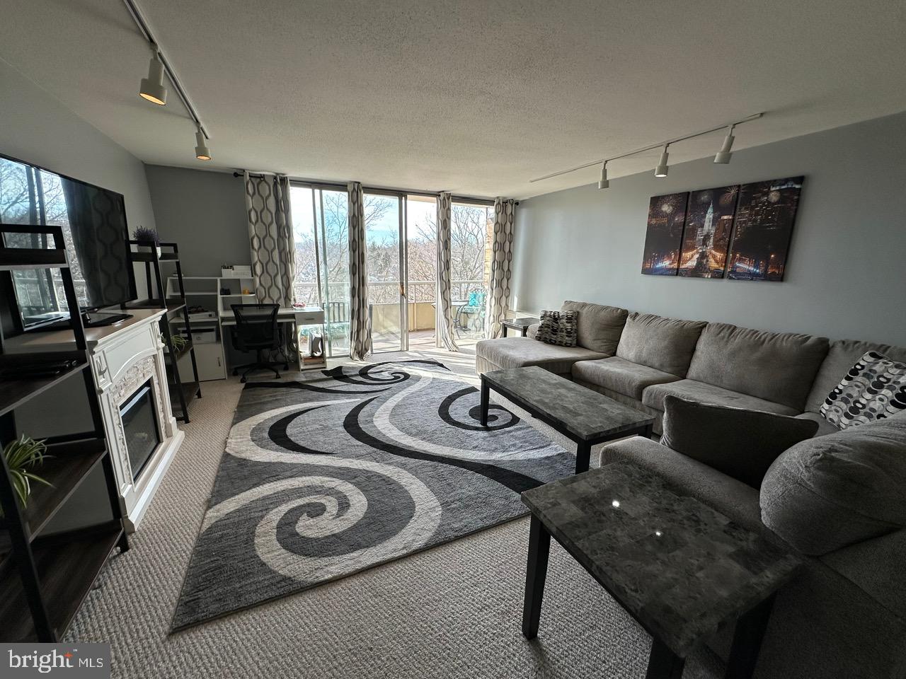 JENKINTOWN - Residential