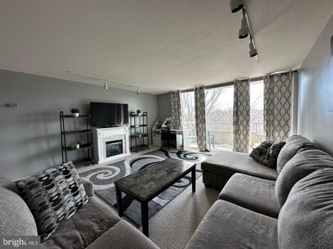 Condo For Sale - 100 West Avenue #525S<br/> JENKINTOWN, PA 19046