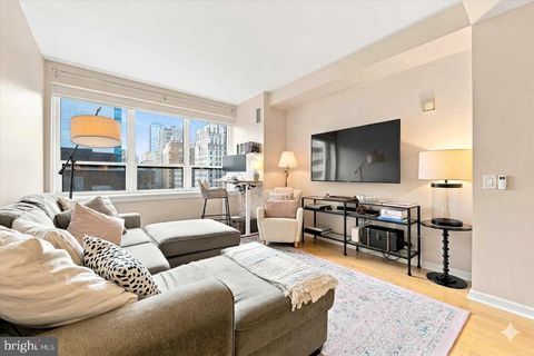Condo For Sale - 1425 Locust Street #12E<br/> Philadelphia County, PHILADELPHIA, PA 19102