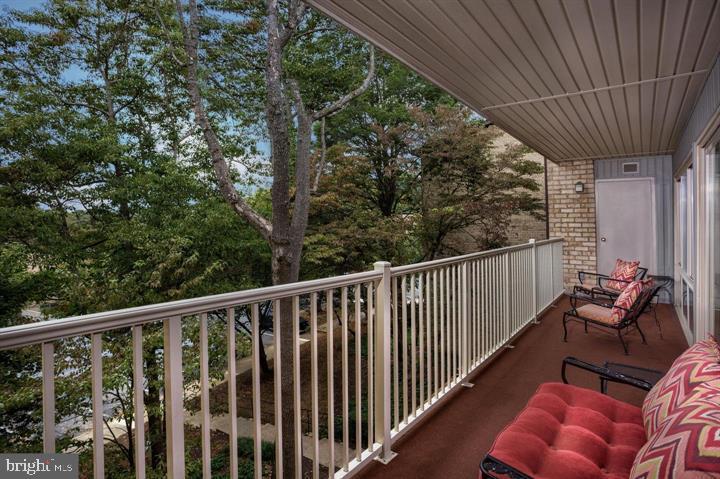 6 KNOLL RIDGE 1421