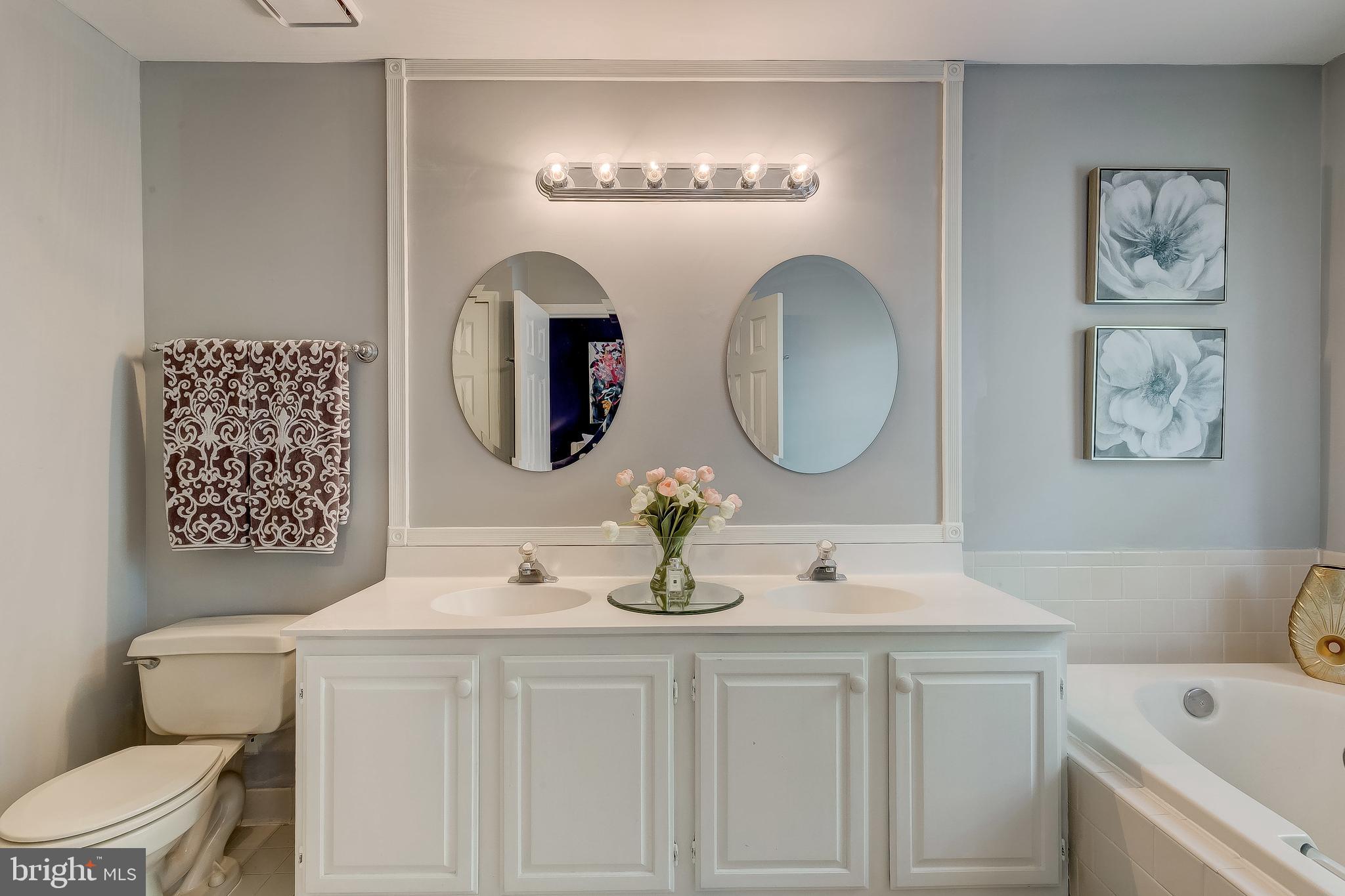 HUNTERS RUN - Residential