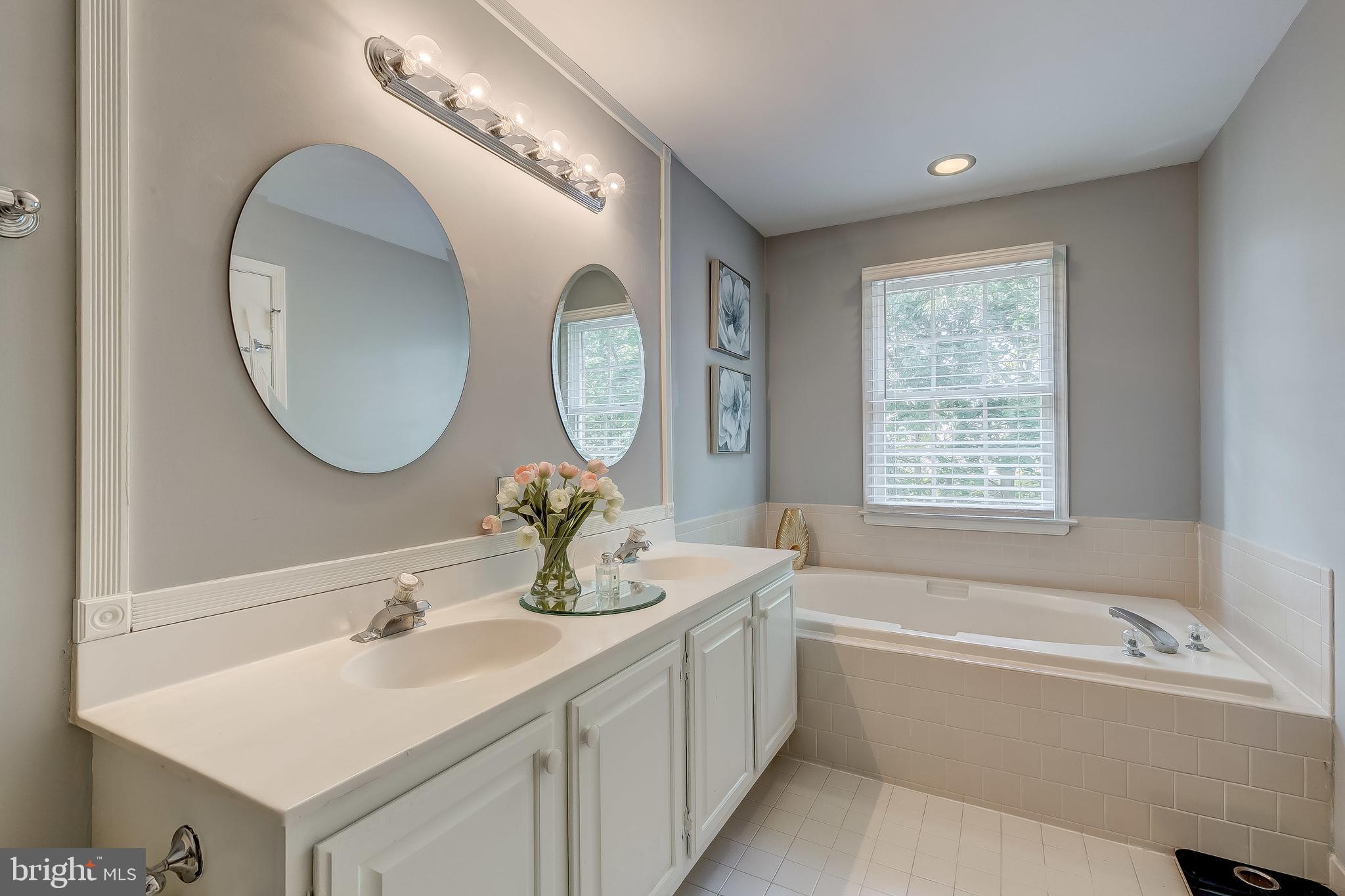 HUNTERS RUN - Residential