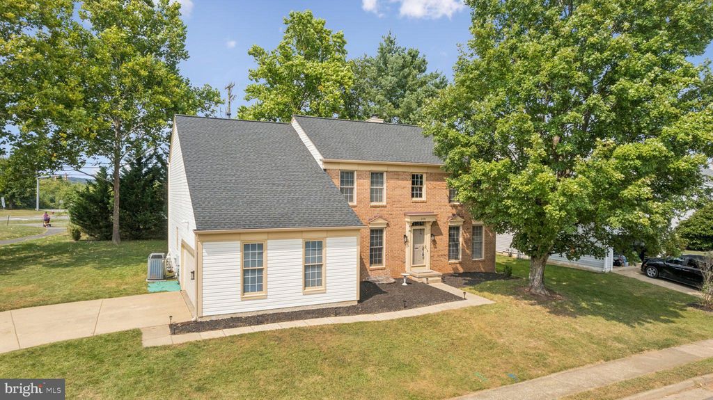 Photo of 108 Stoneledge Place NE, LEESBURG, VA 20176 (MLS # VALO2106172)